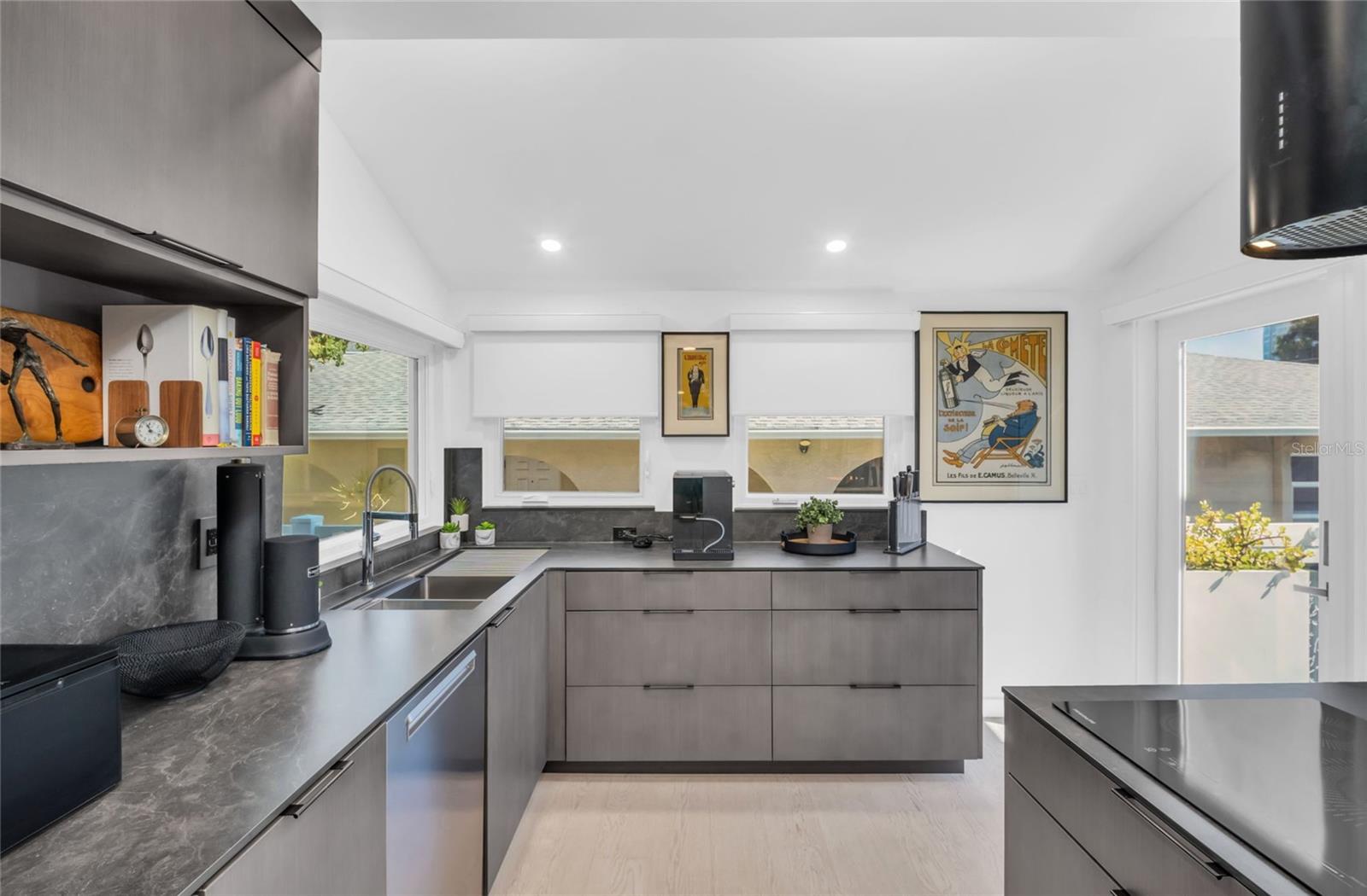 Image 9 of 16 For 747 2nd Street N