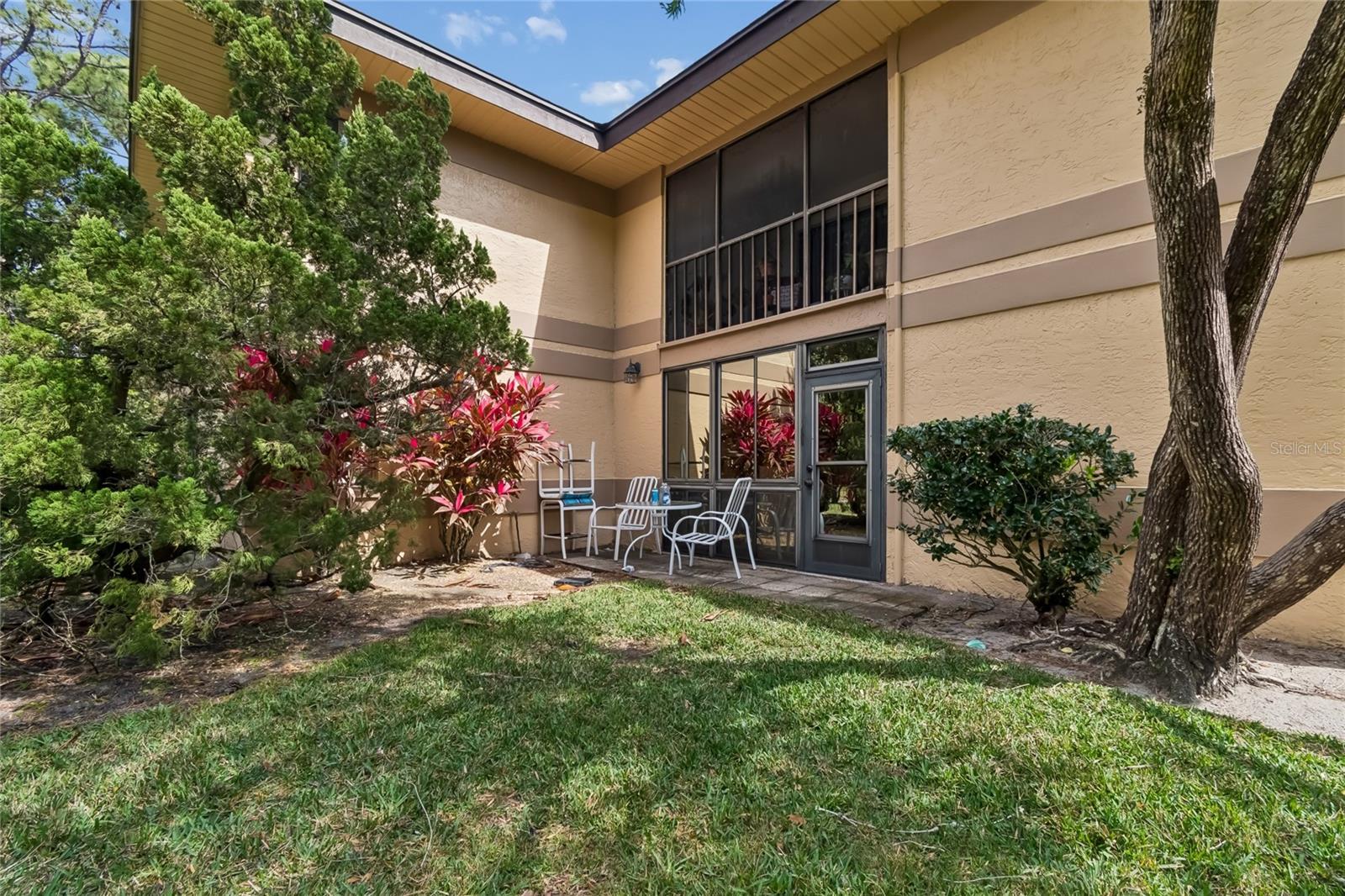 Image 23 of 43 For 2679 Sabal Springs Circle 102