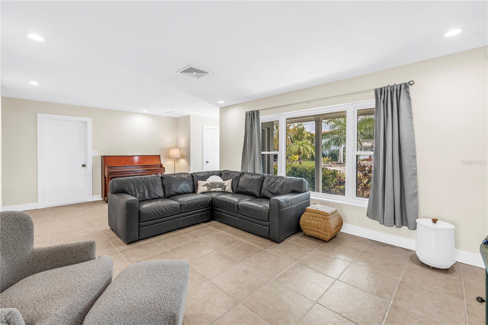 Image 4 of 41 For 4000 14th Street Ne