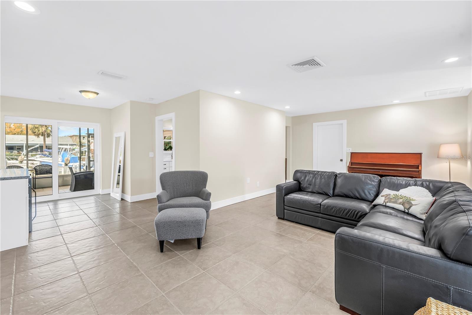 Image 9 of 41 For 4000 14th Street Ne