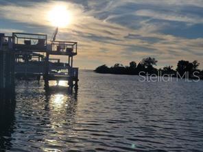 Listing photo id 15 for 5925 Beverly Drive