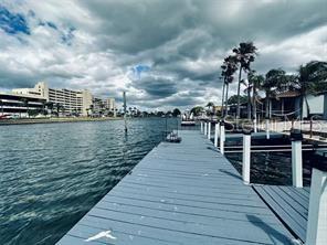 Listing photo id 17 for 5925 Beverly Drive