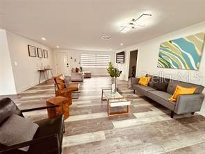 Listing photo id 4 for 5925 Beverly Drive