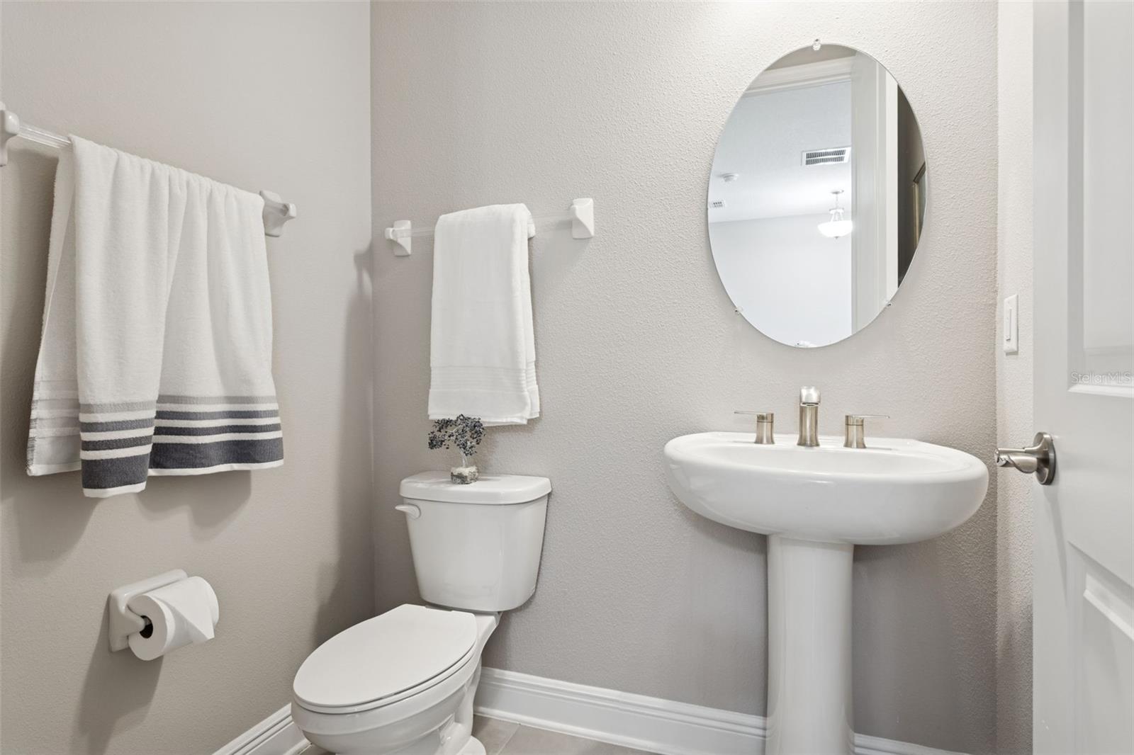 Listing photo id 8 for 33287 Sycamore Leaf Drive