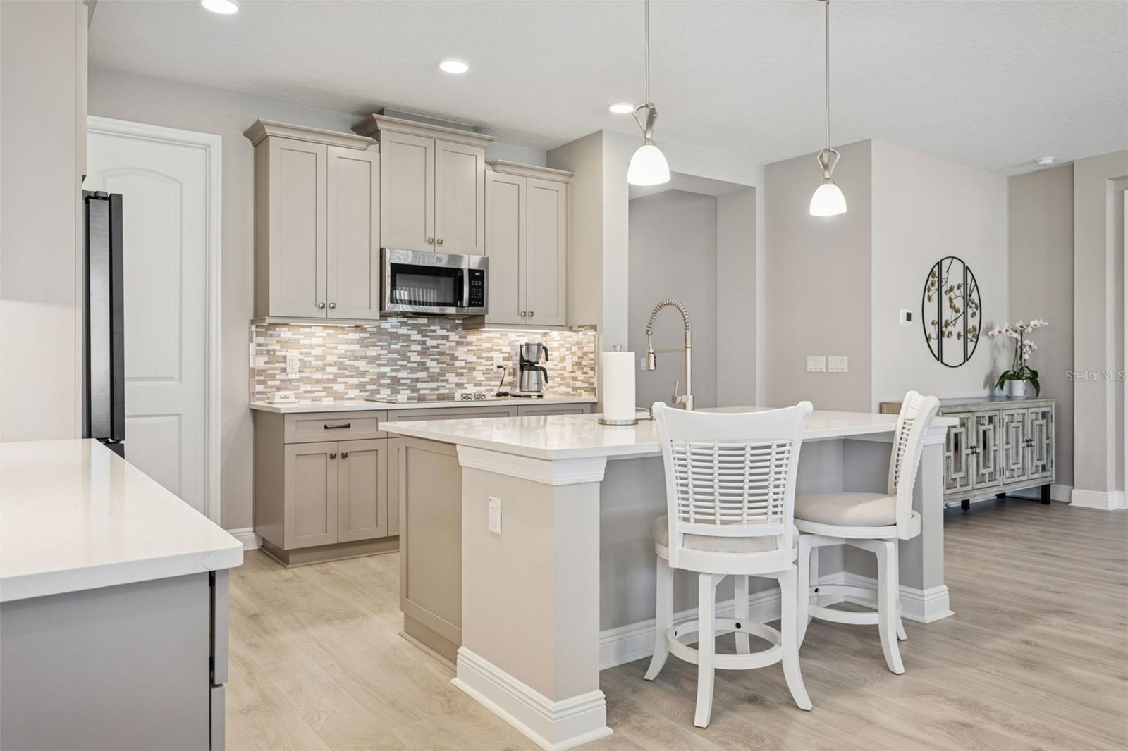 Listing photo id 13 for 33287 Sycamore Leaf Drive