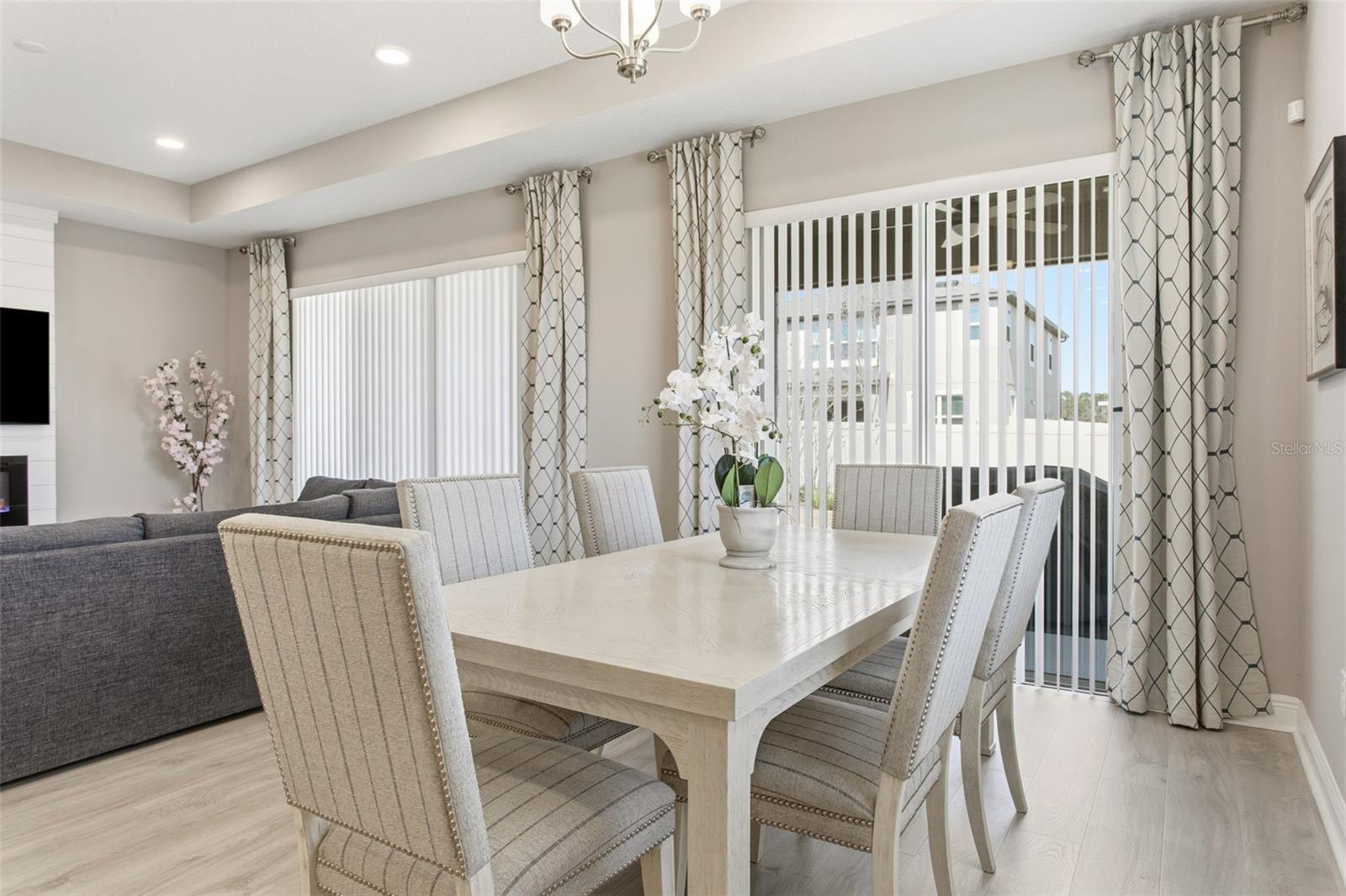 Listing photo id 17 for 33287 Sycamore Leaf Drive