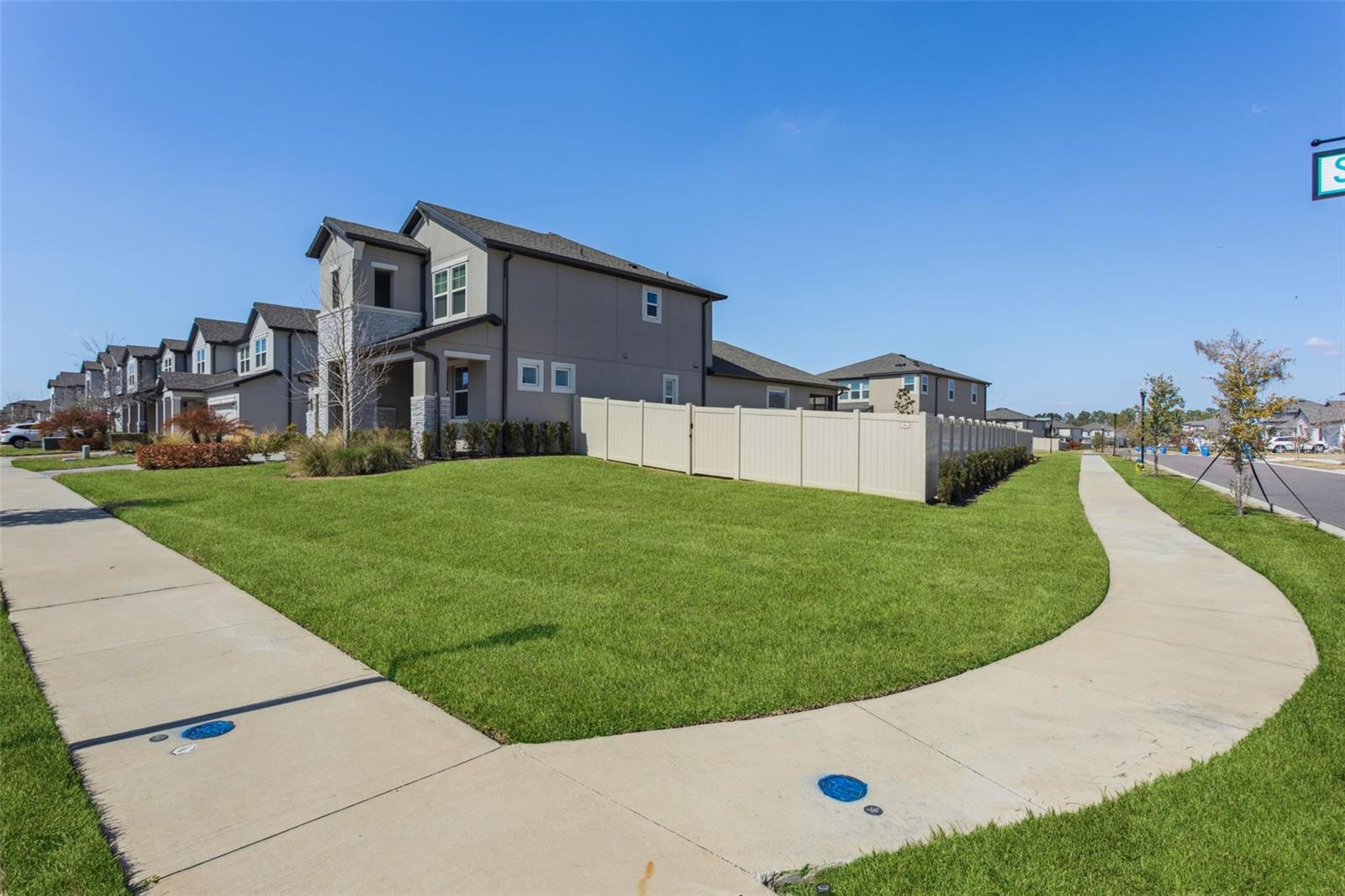 Listing photo id 3 for 33287 Sycamore Leaf Drive