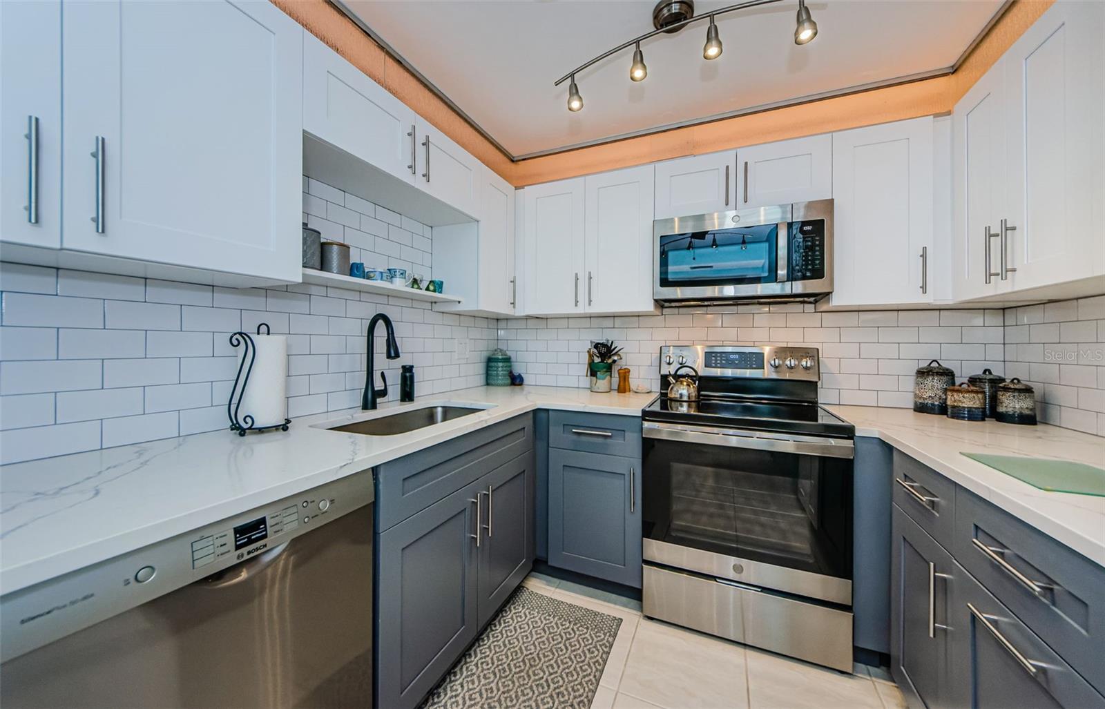 Image 11 of 41 For 2700 Bayshore Boulevard 11307