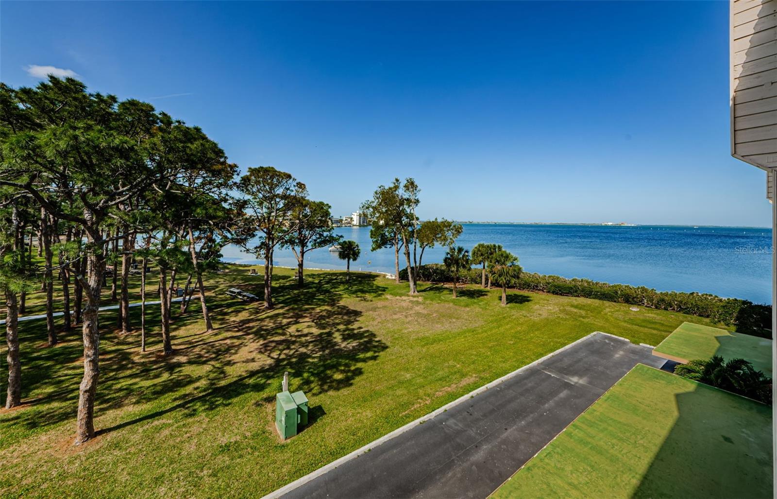 Image 4 of 41 For 2700 Bayshore Boulevard 11307