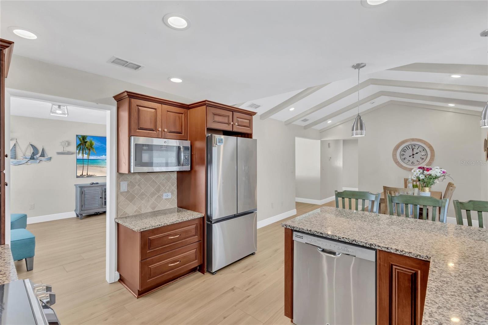 Listing photo id 11 for 11034 Malaga Drive