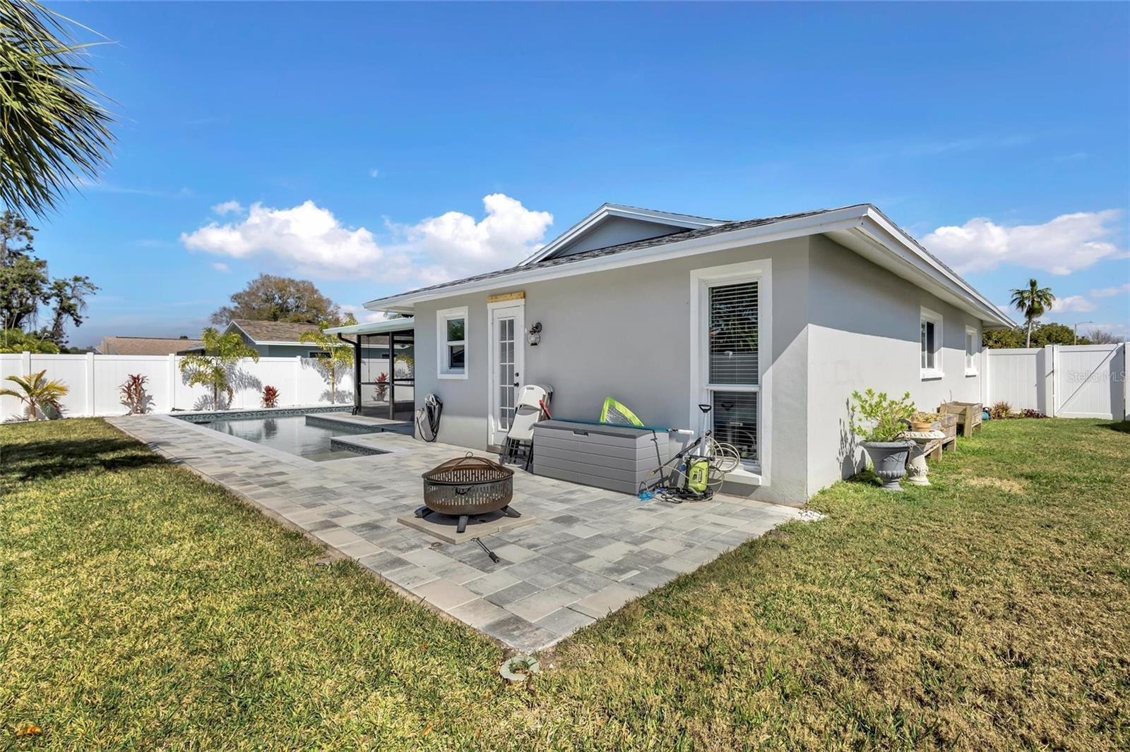 Listing photo id 35 for 11034 Malaga Drive