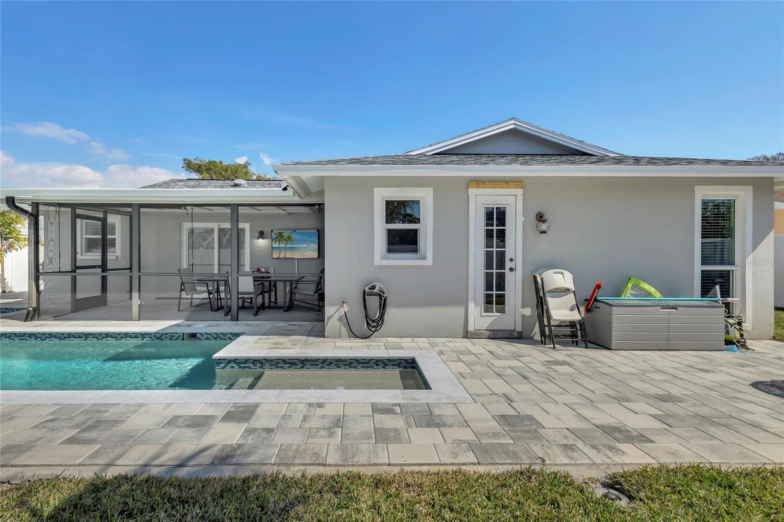 Listing photo id 36 for 11034 Malaga Drive