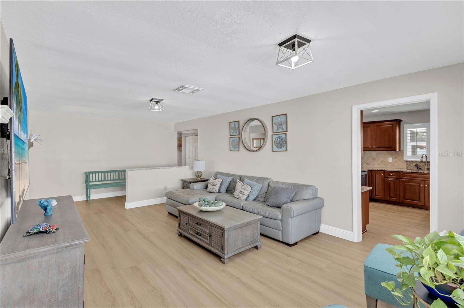 Listing photo id 5 for 11034 Malaga Drive