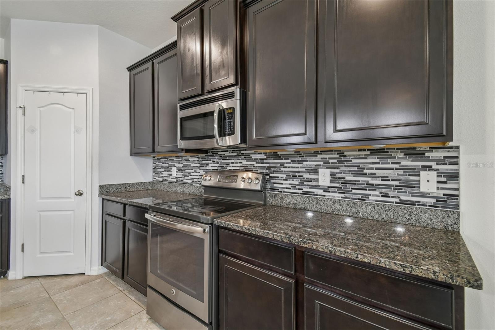 Listing photo id 9 for 10507 Avian Forrest Drive