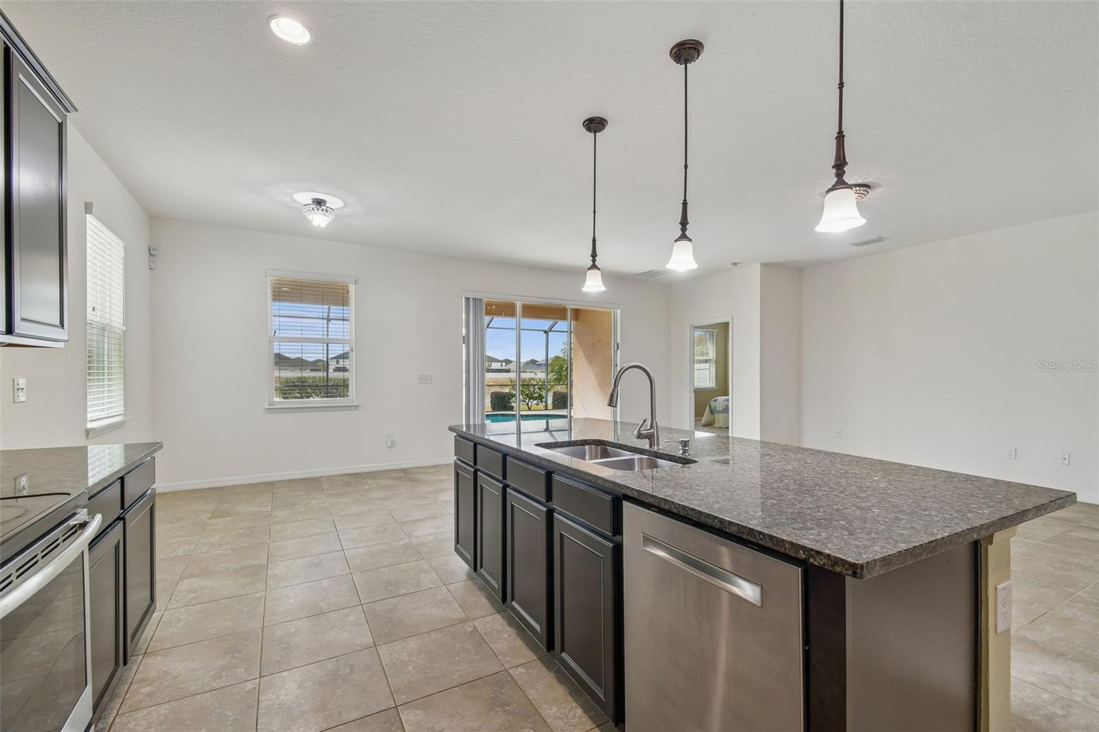 Listing photo id 10 for 10507 Avian Forrest Drive