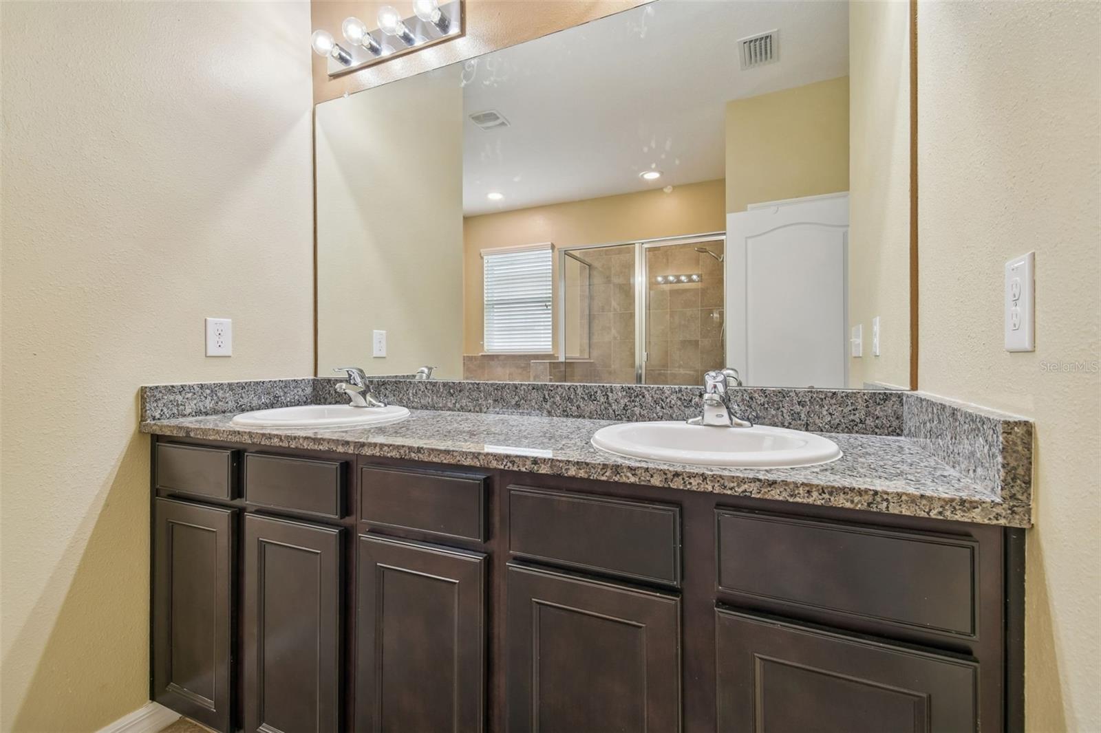 Listing photo id 18 for 10507 Avian Forrest Drive