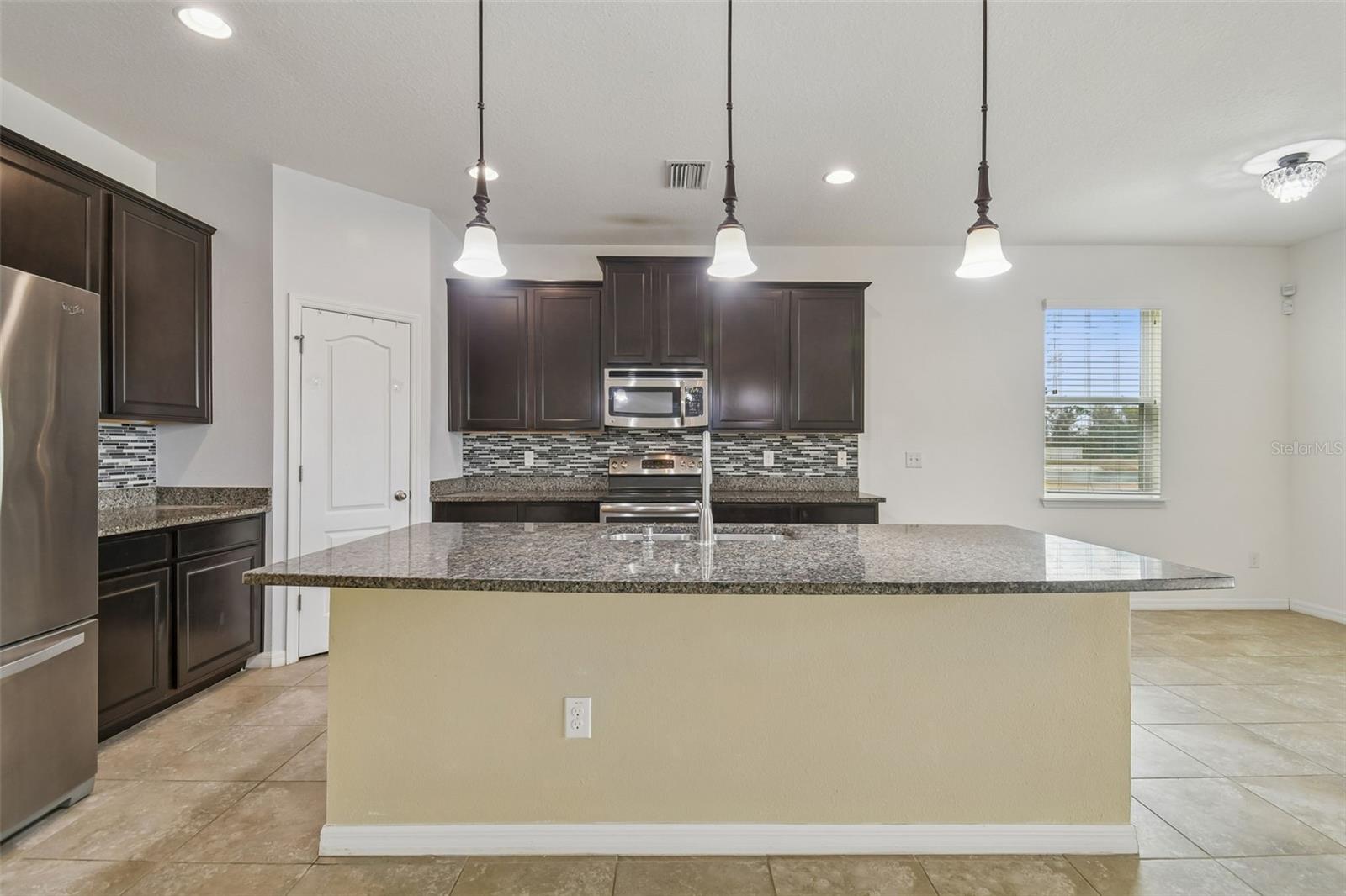 Listing photo id 6 for 10507 Avian Forrest Drive