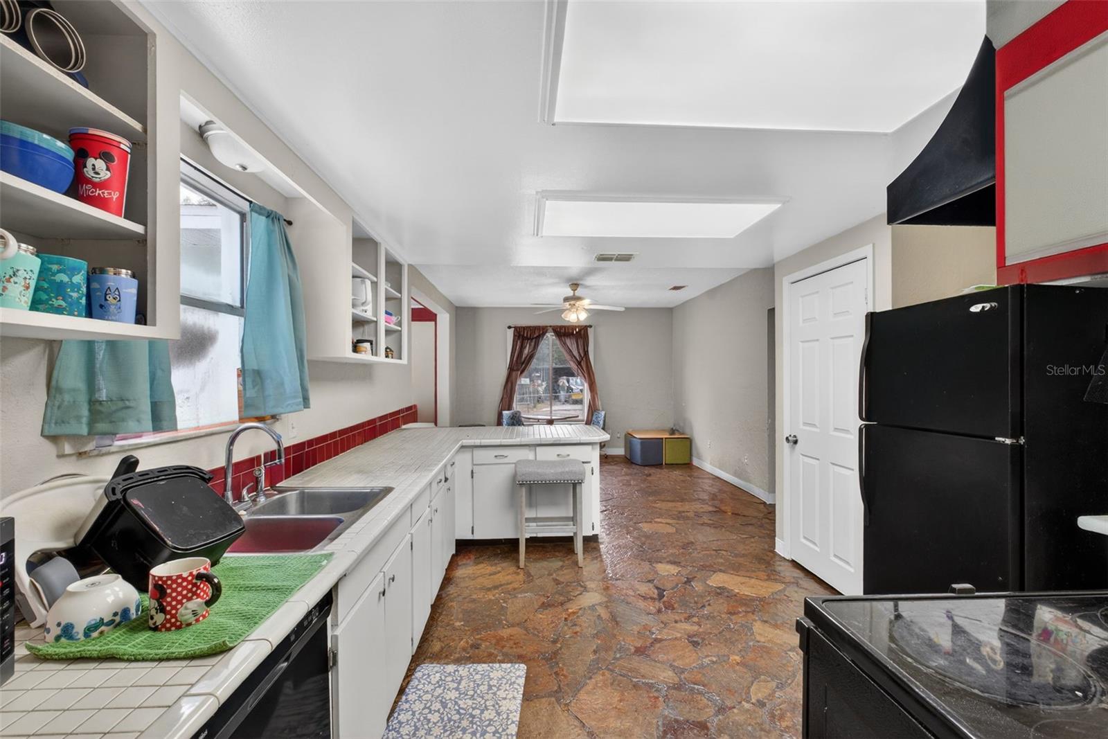 Image 12 of 74 For 39243 Lizabeth Circle