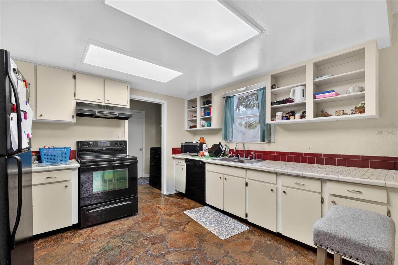 Image 14 of 74 For 39243 Lizabeth Circle