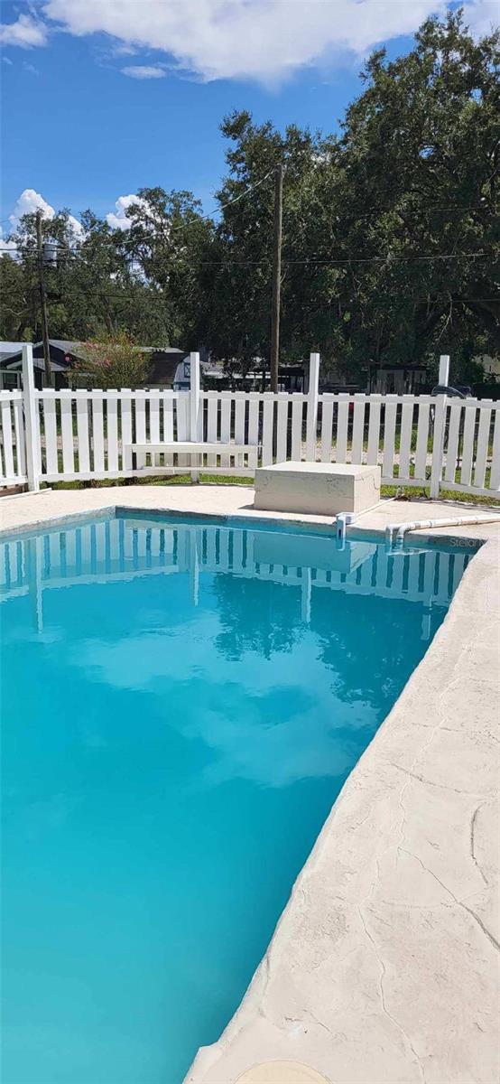 Image 7 of 74 For 39243 Lizabeth Circle