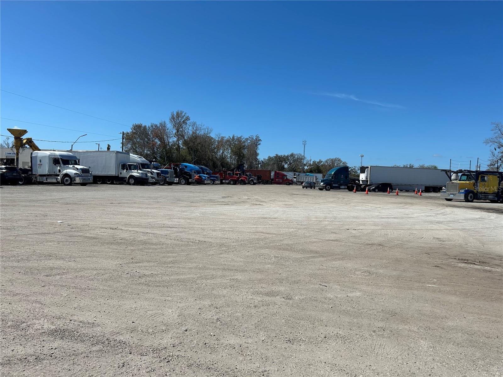 Listing photo id 0 for 6910 Benjamin Road