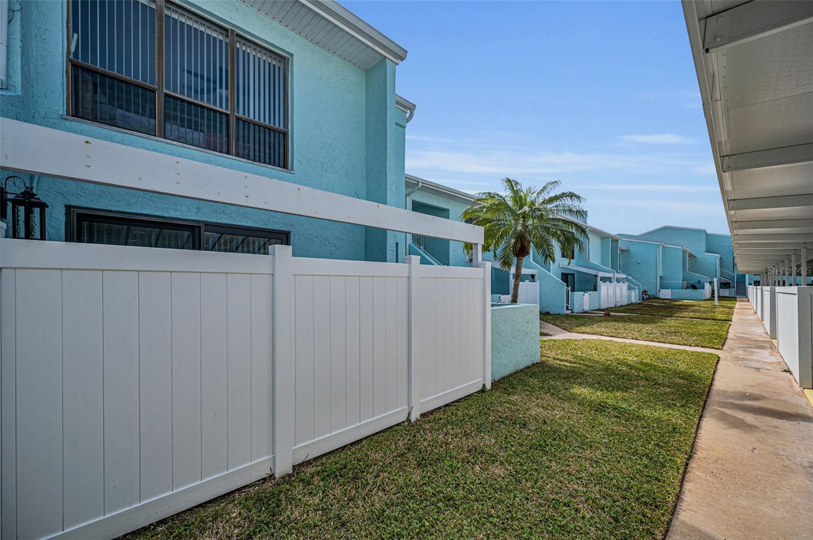 Listing photo id 8 for 1 Windrush Boulevard 51