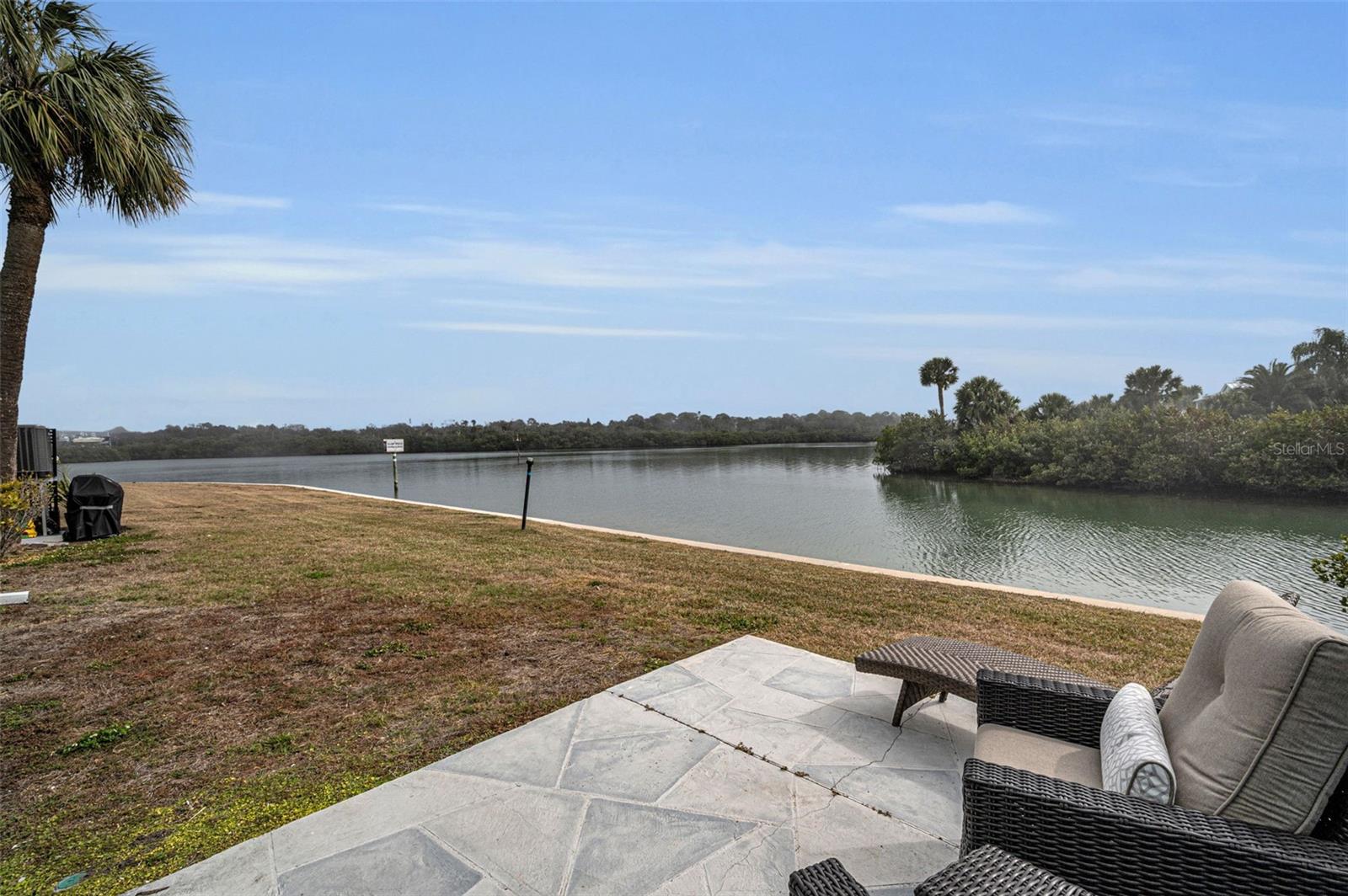 Listing photo id 19 for 1 Windrush Boulevard 51