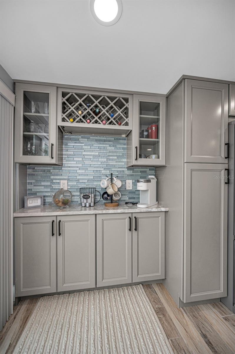 Listing photo id 23 for 1 Windrush Boulevard 51