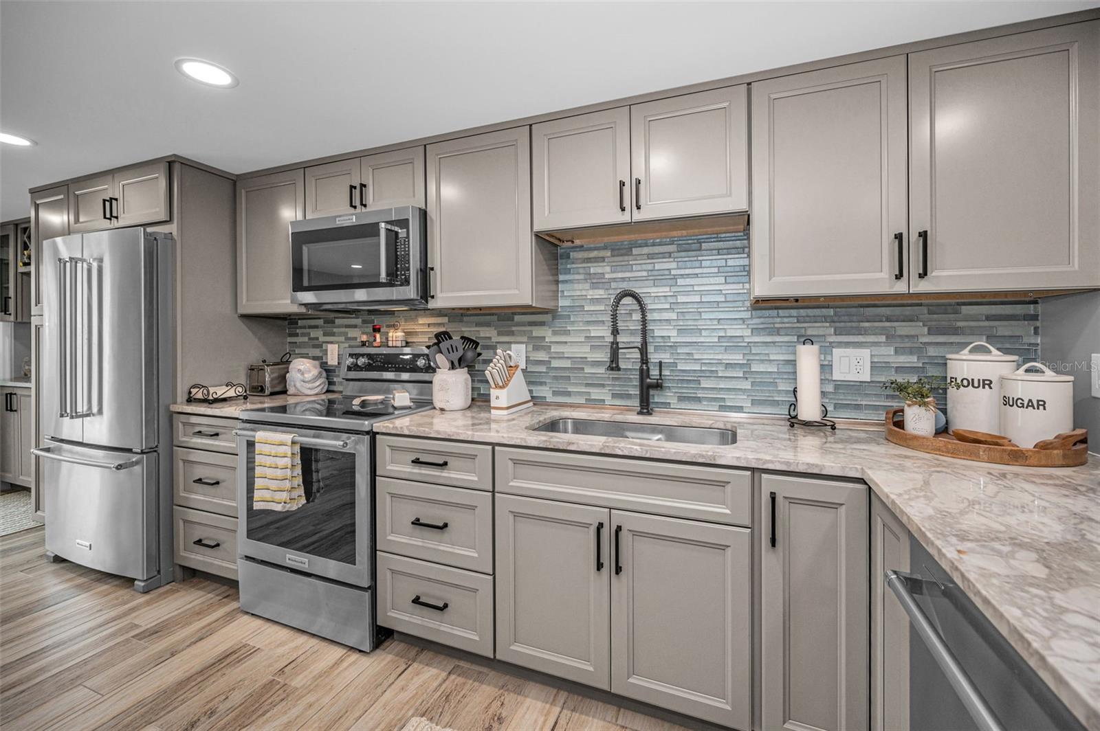 Listing photo id 26 for 1 Windrush Boulevard 51