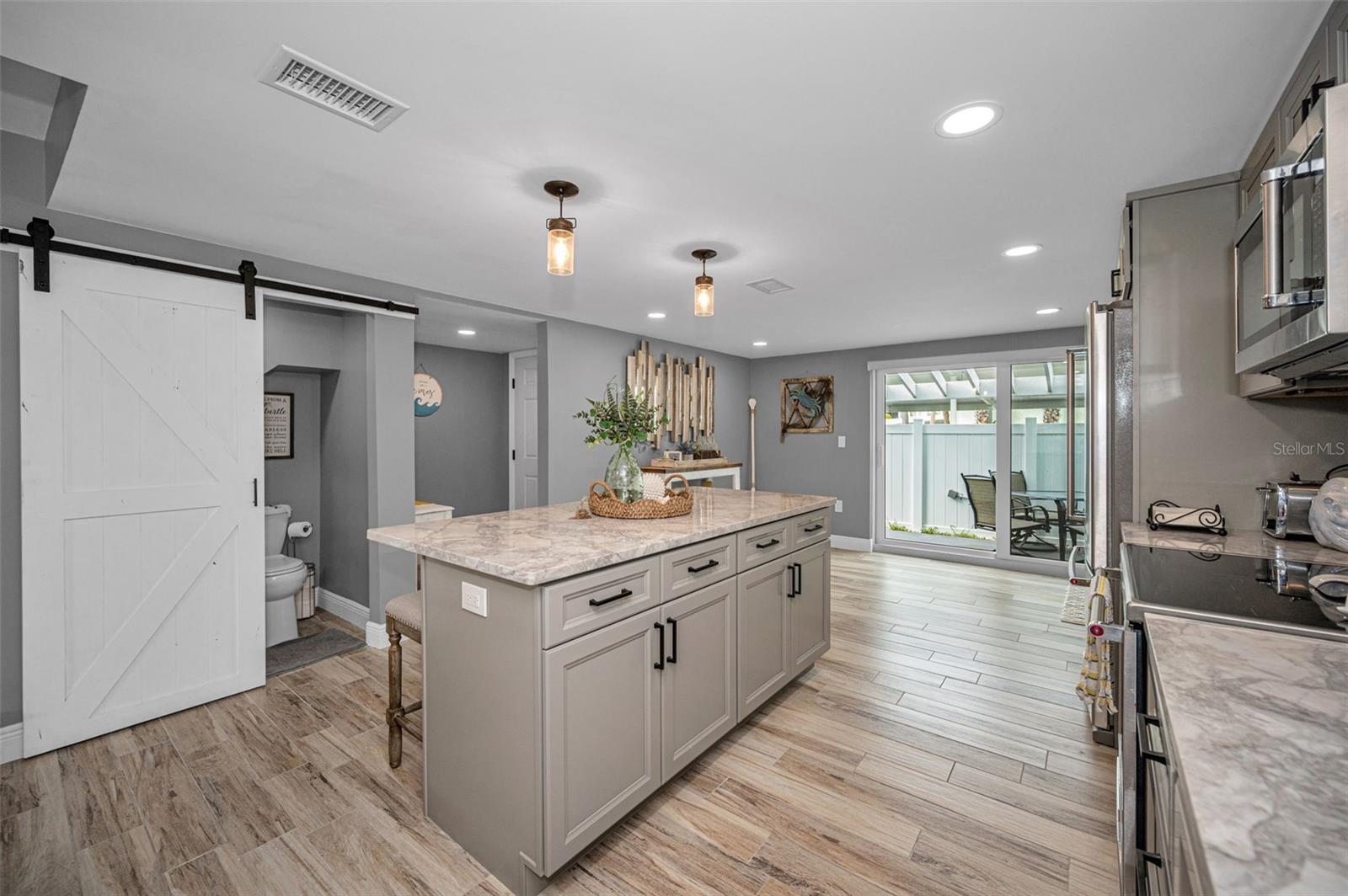 Listing photo id 27 for 1 Windrush Boulevard 51