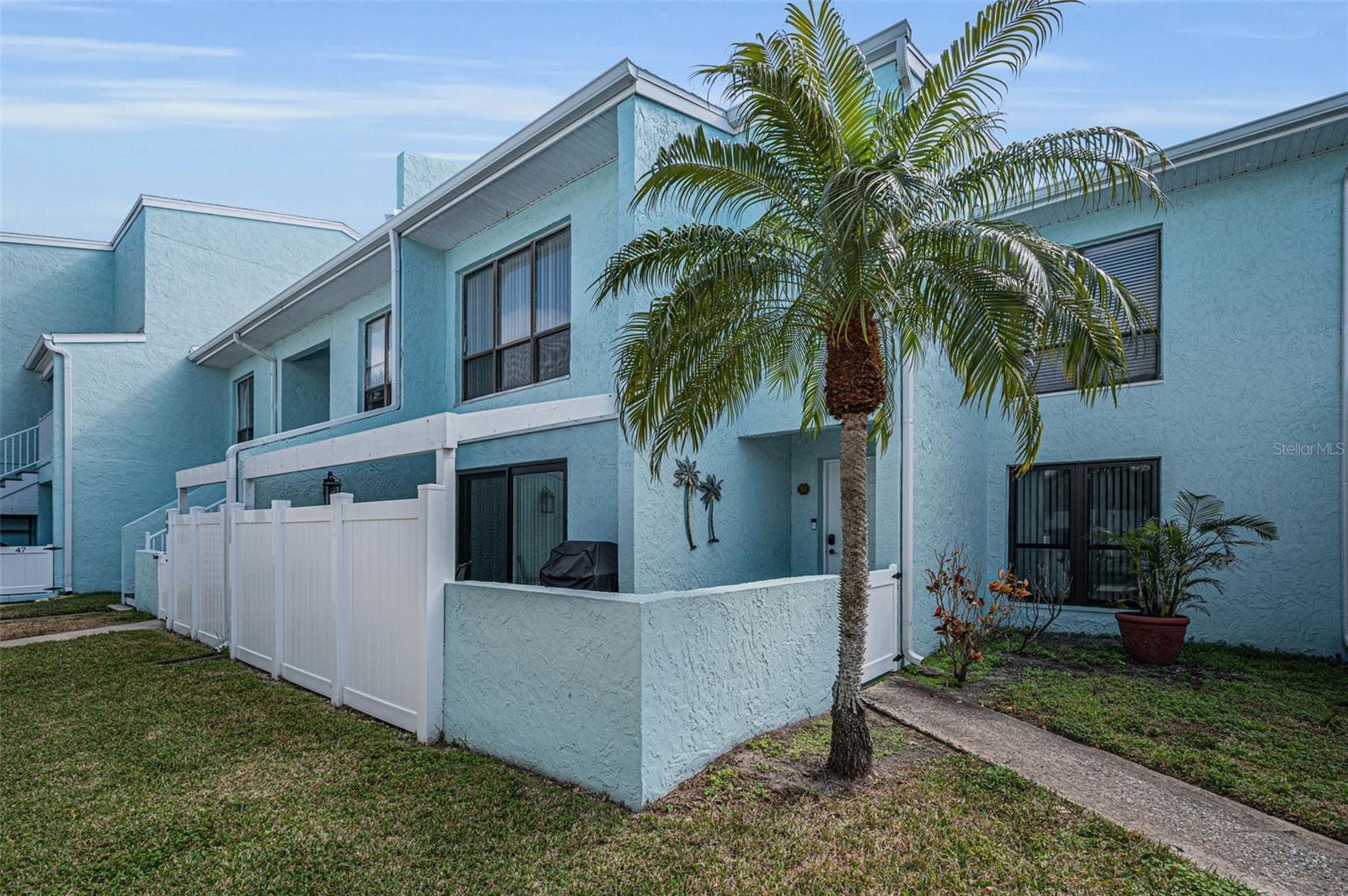 Listing photo id 1 for 1 Windrush Boulevard 51