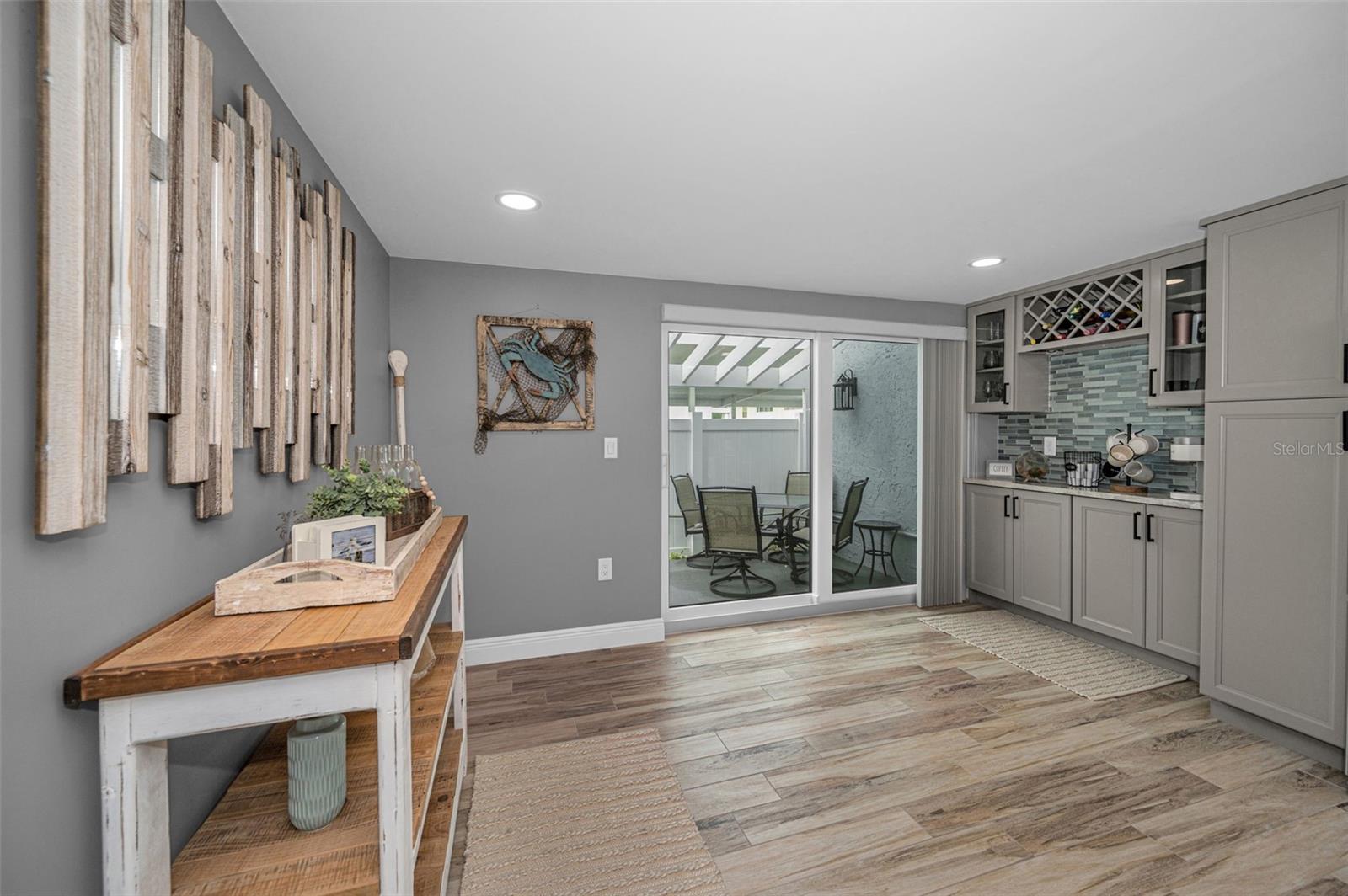 Listing photo id 29 for 1 Windrush Boulevard 51