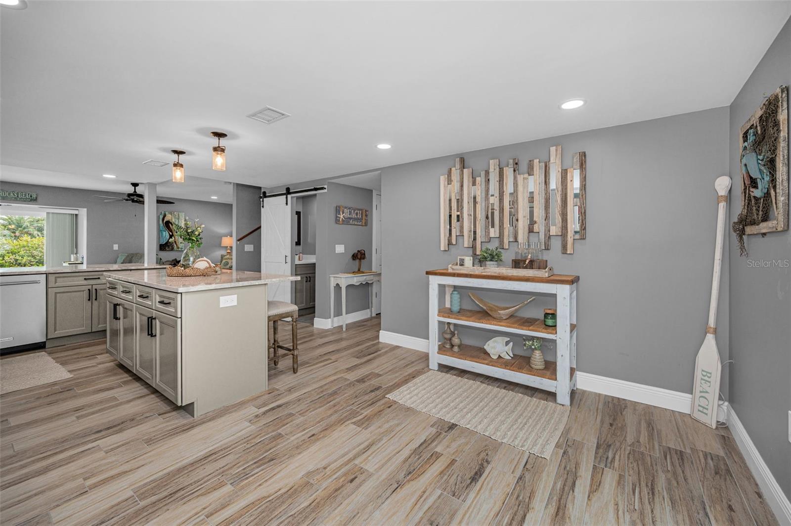 Listing photo id 32 for 1 Windrush Boulevard 51