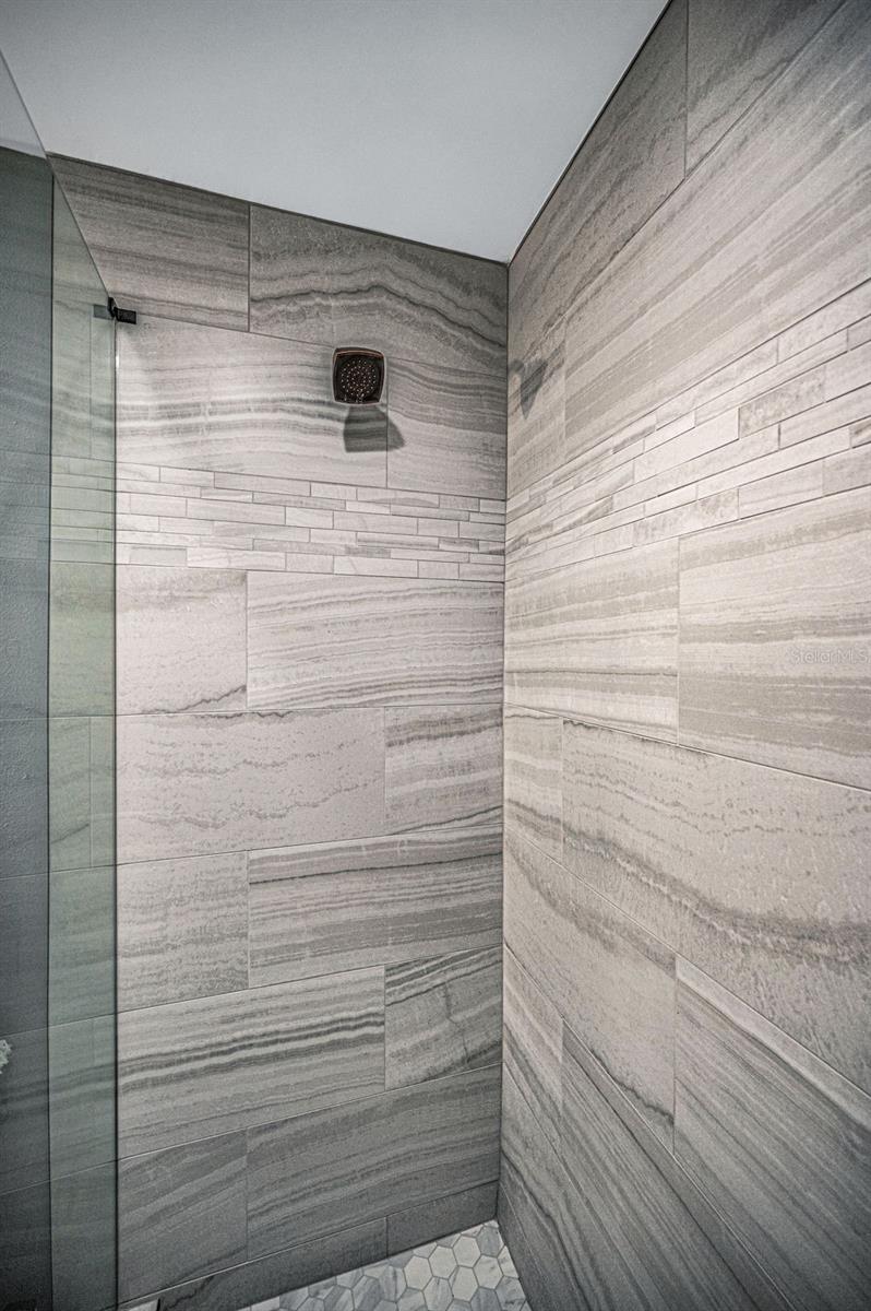 Listing photo id 43 for 1 Windrush Boulevard 51