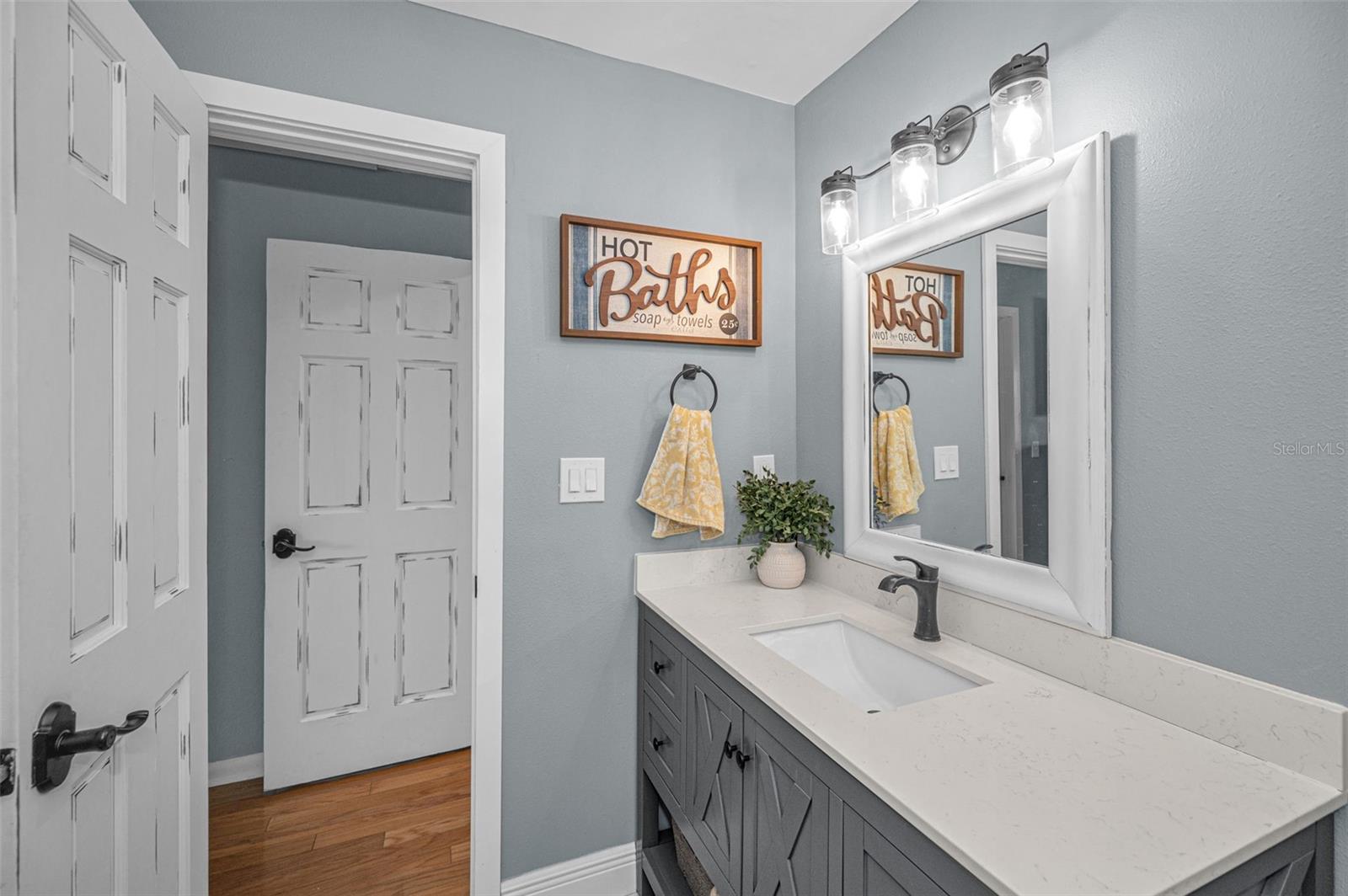 Listing photo id 44 for 1 Windrush Boulevard 51