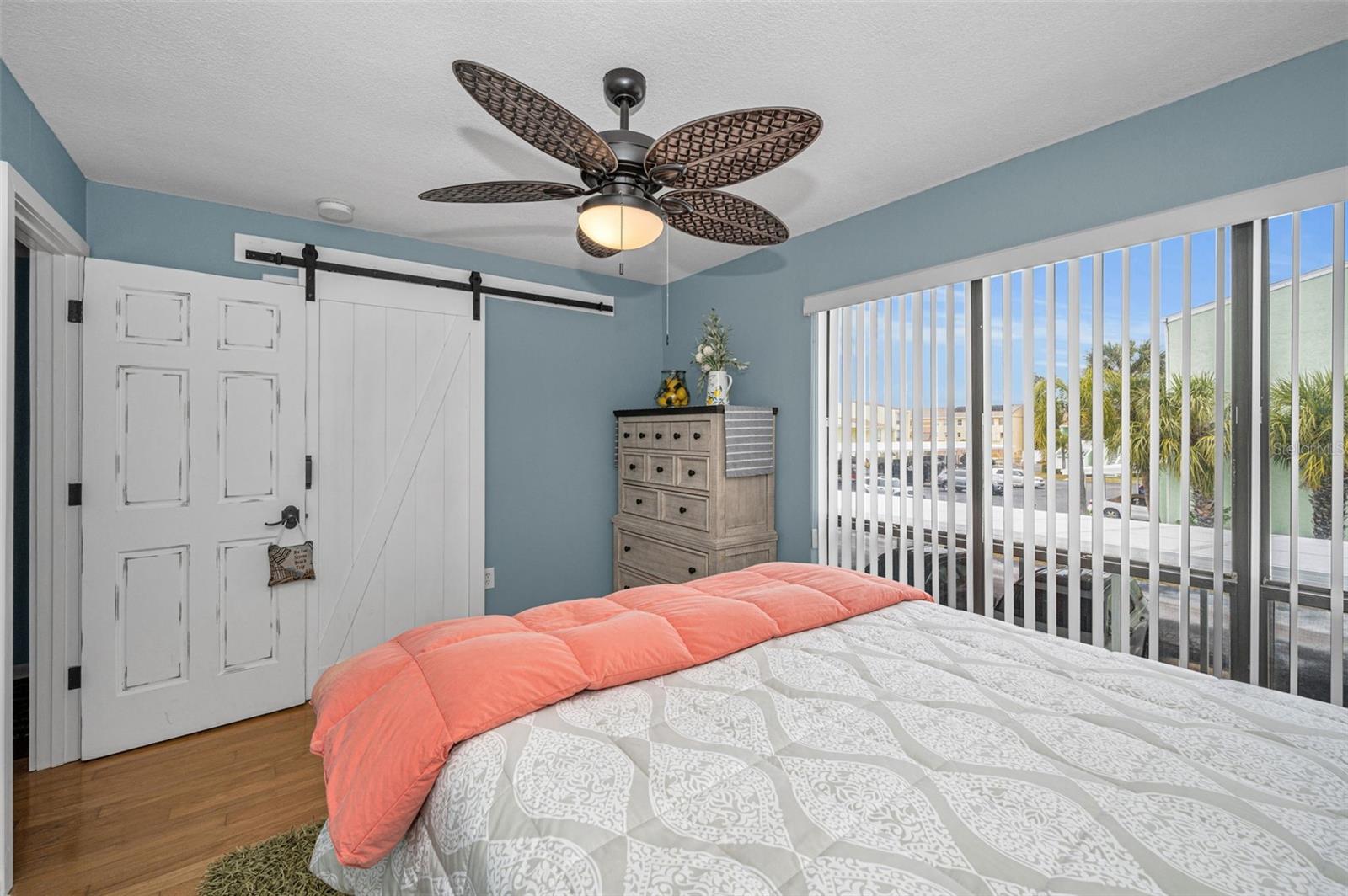 Listing photo id 50 for 1 Windrush Boulevard 51