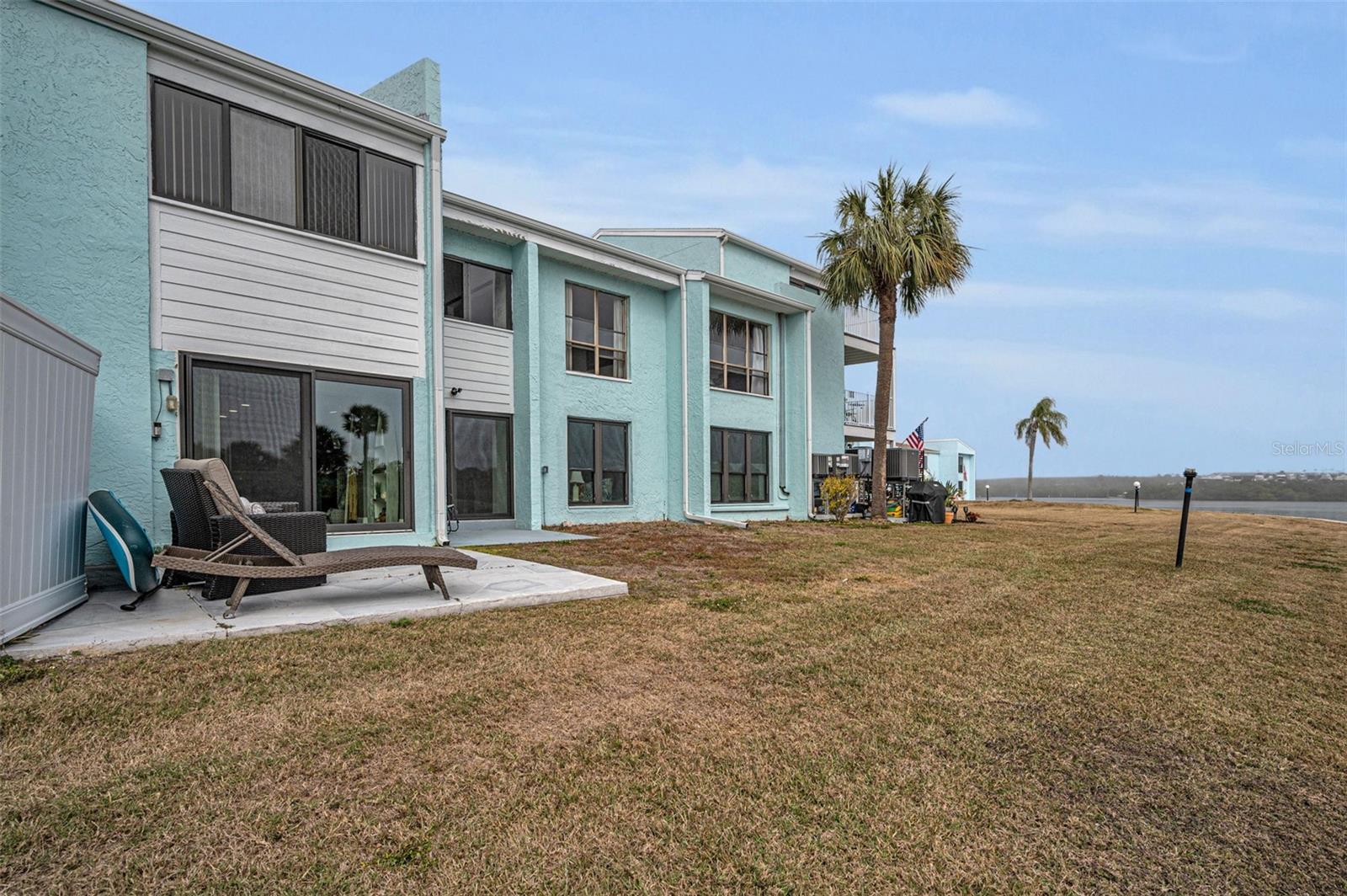 Listing photo id 55 for 1 Windrush Boulevard 51