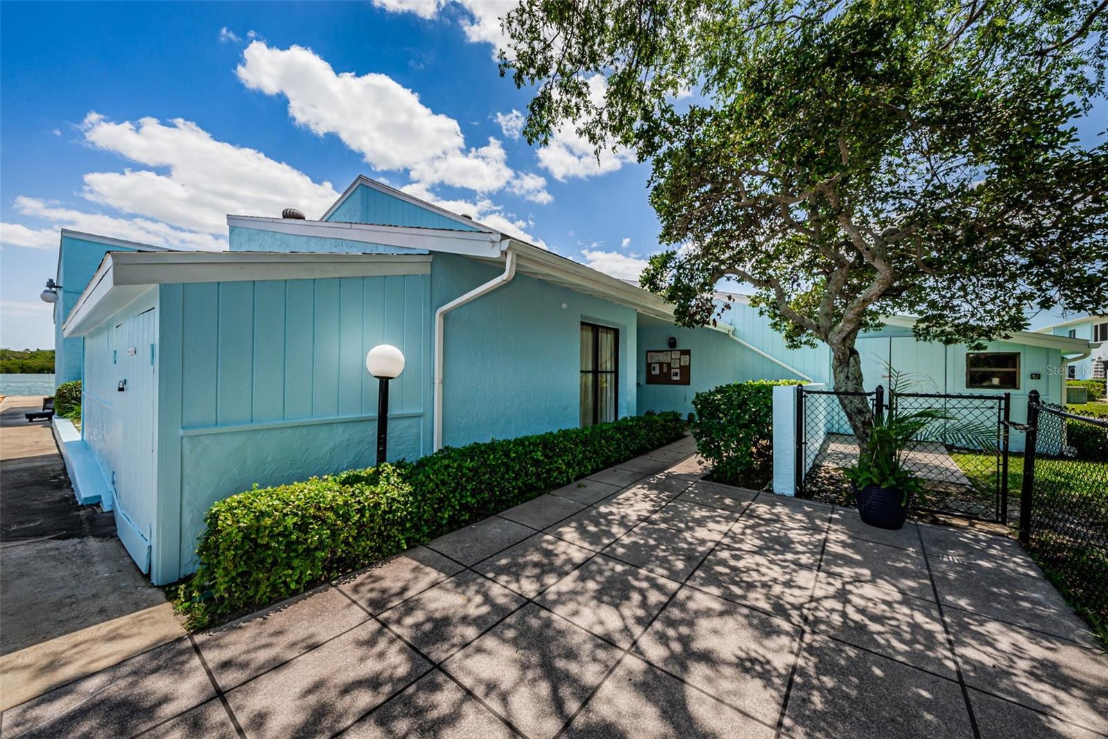 Listing photo id 60 for 1 Windrush Boulevard 51