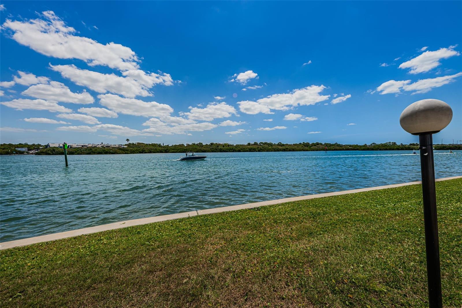 Listing photo id 73 for 1 Windrush Boulevard 51