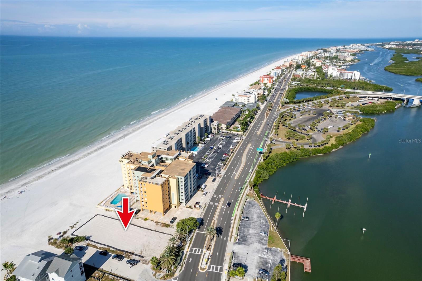 Listing photo id 8 for 18602 Gulf Boulevard