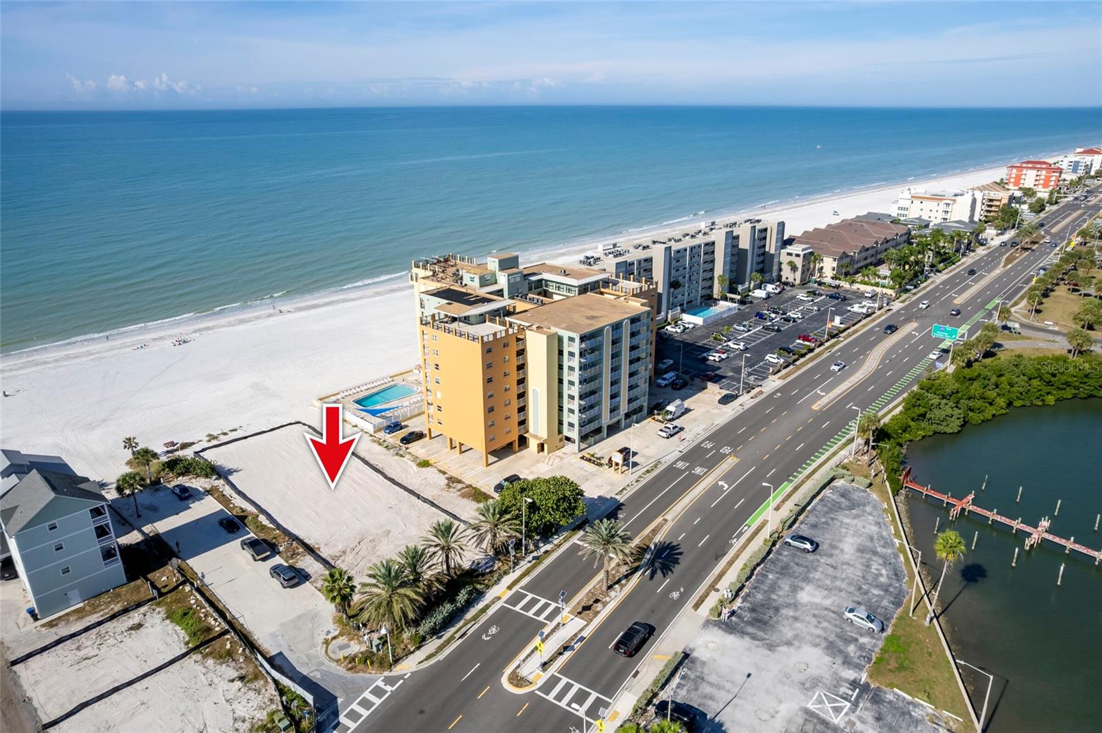 Listing photo id 10 for 18602 Gulf Boulevard