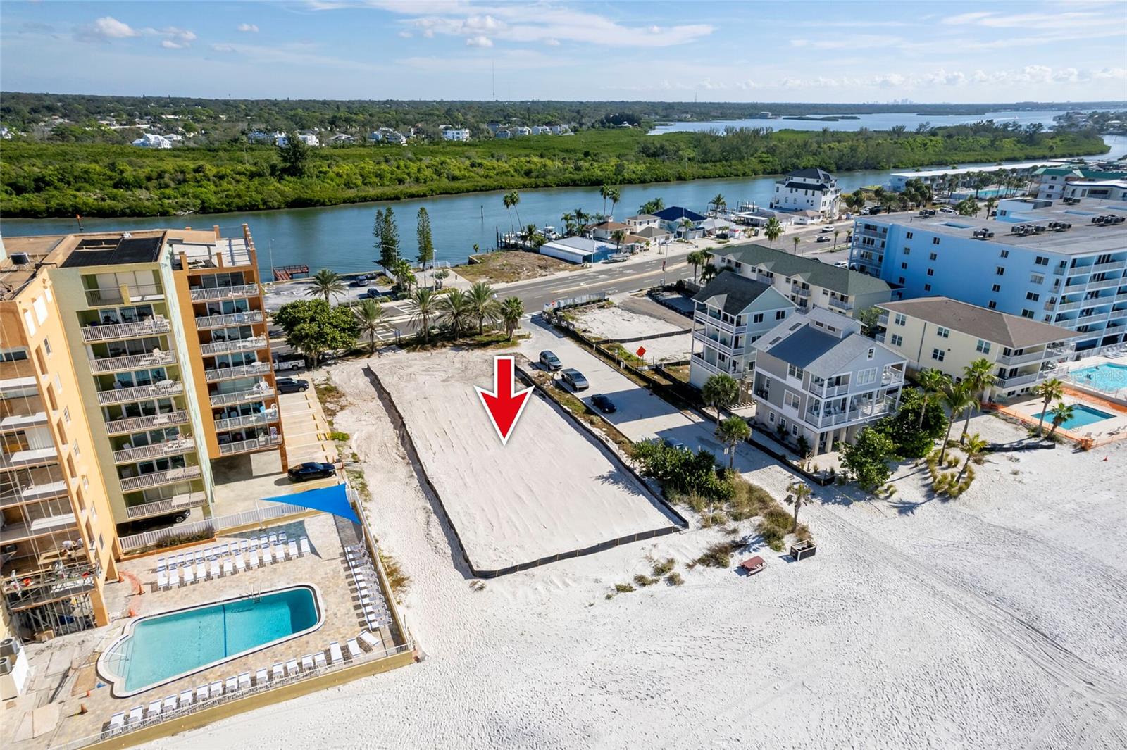 Listing photo id 5 for 18602 Gulf Boulevard