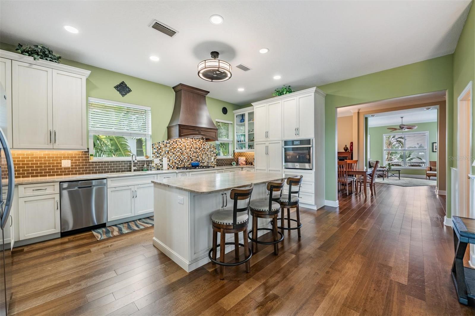 Image 17 of 92 For 116 Carlyle Circle