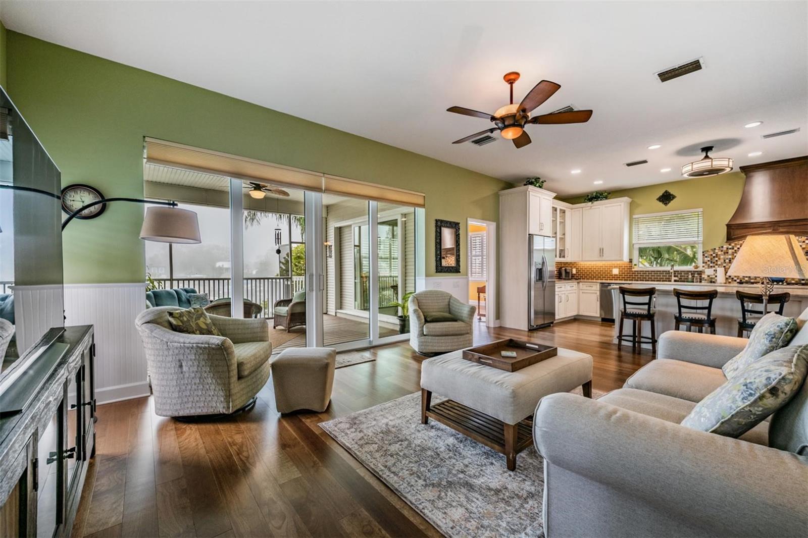 Image 24 of 92 For 116 Carlyle Circle