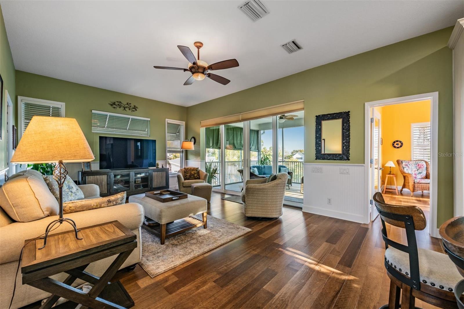 Image 25 of 92 For 116 Carlyle Circle