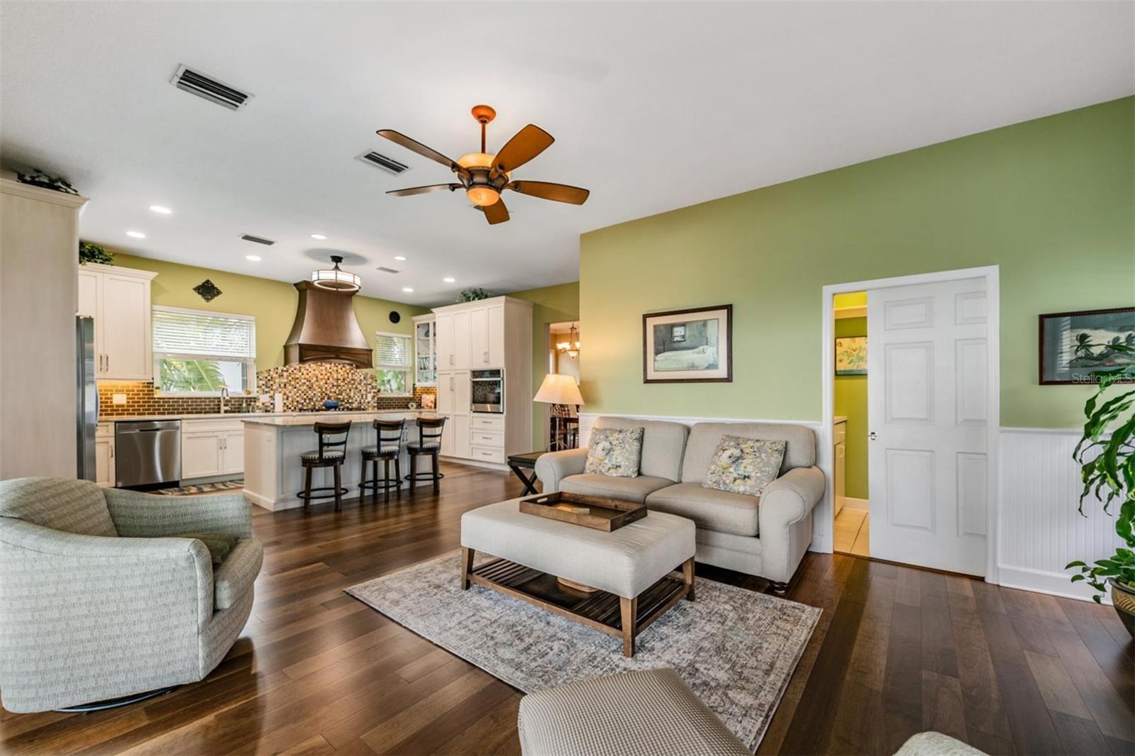 Image 27 of 92 For 116 Carlyle Circle