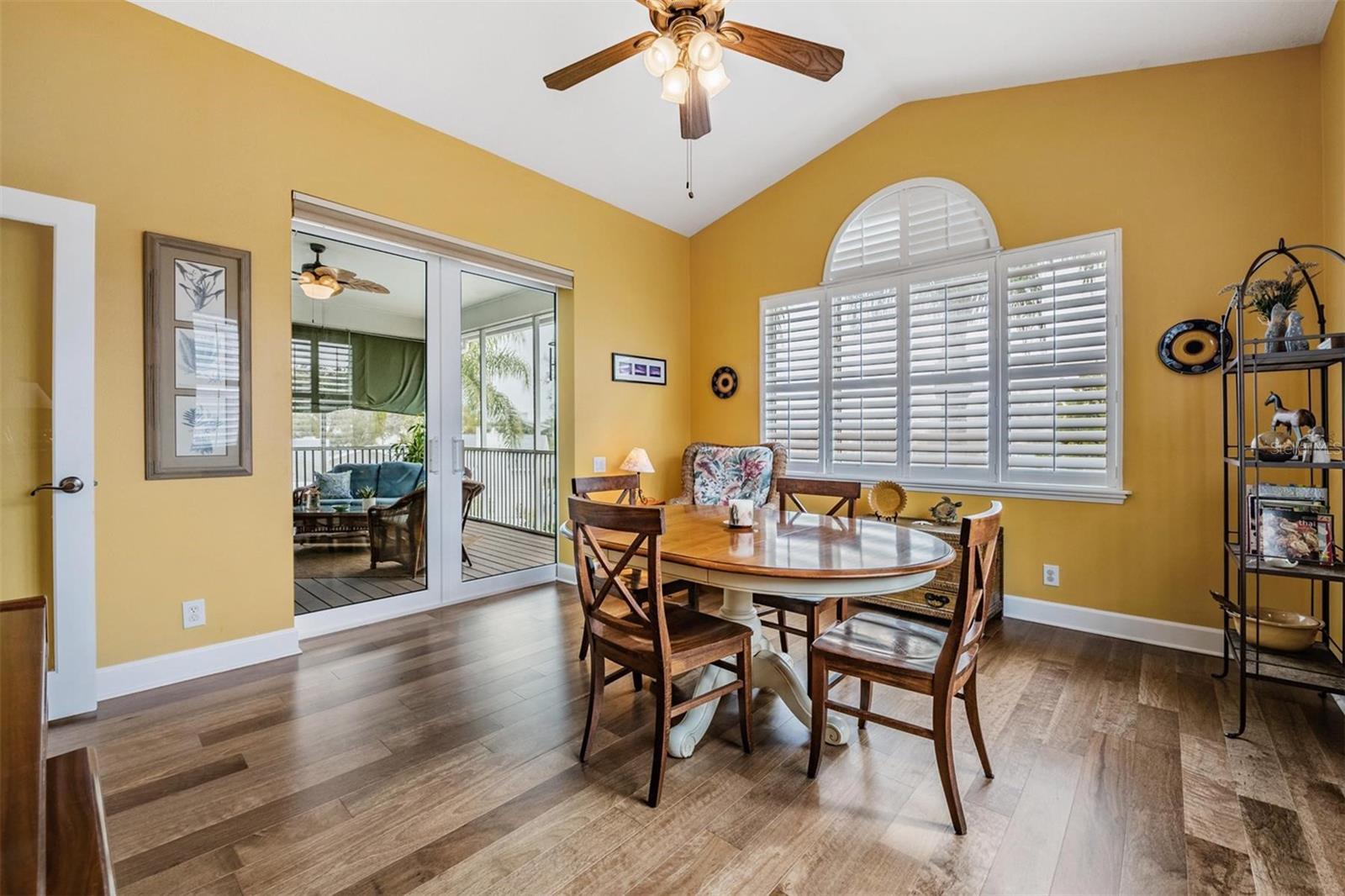 Image 30 of 92 For 116 Carlyle Circle