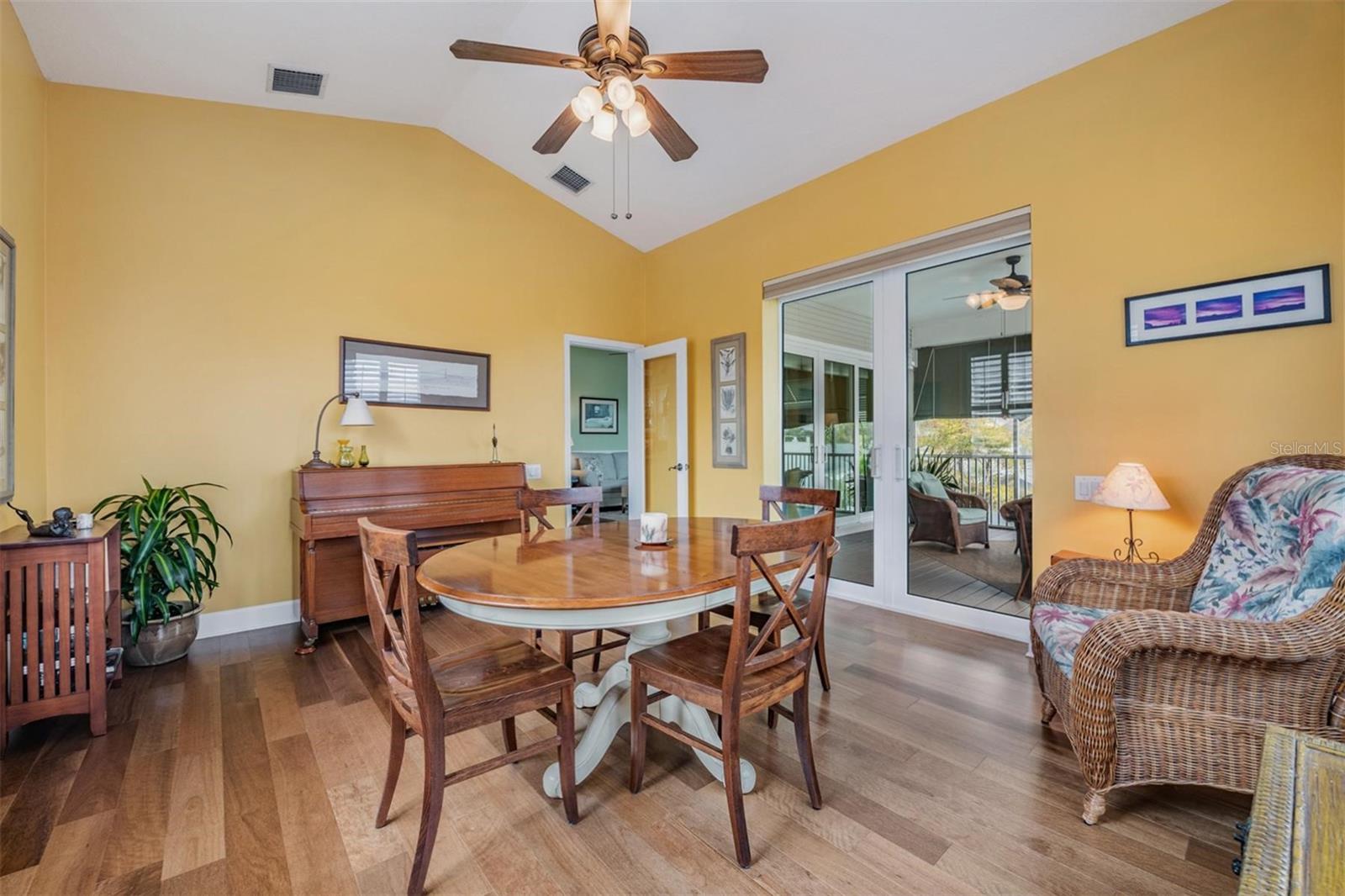 Image 31 of 92 For 116 Carlyle Circle