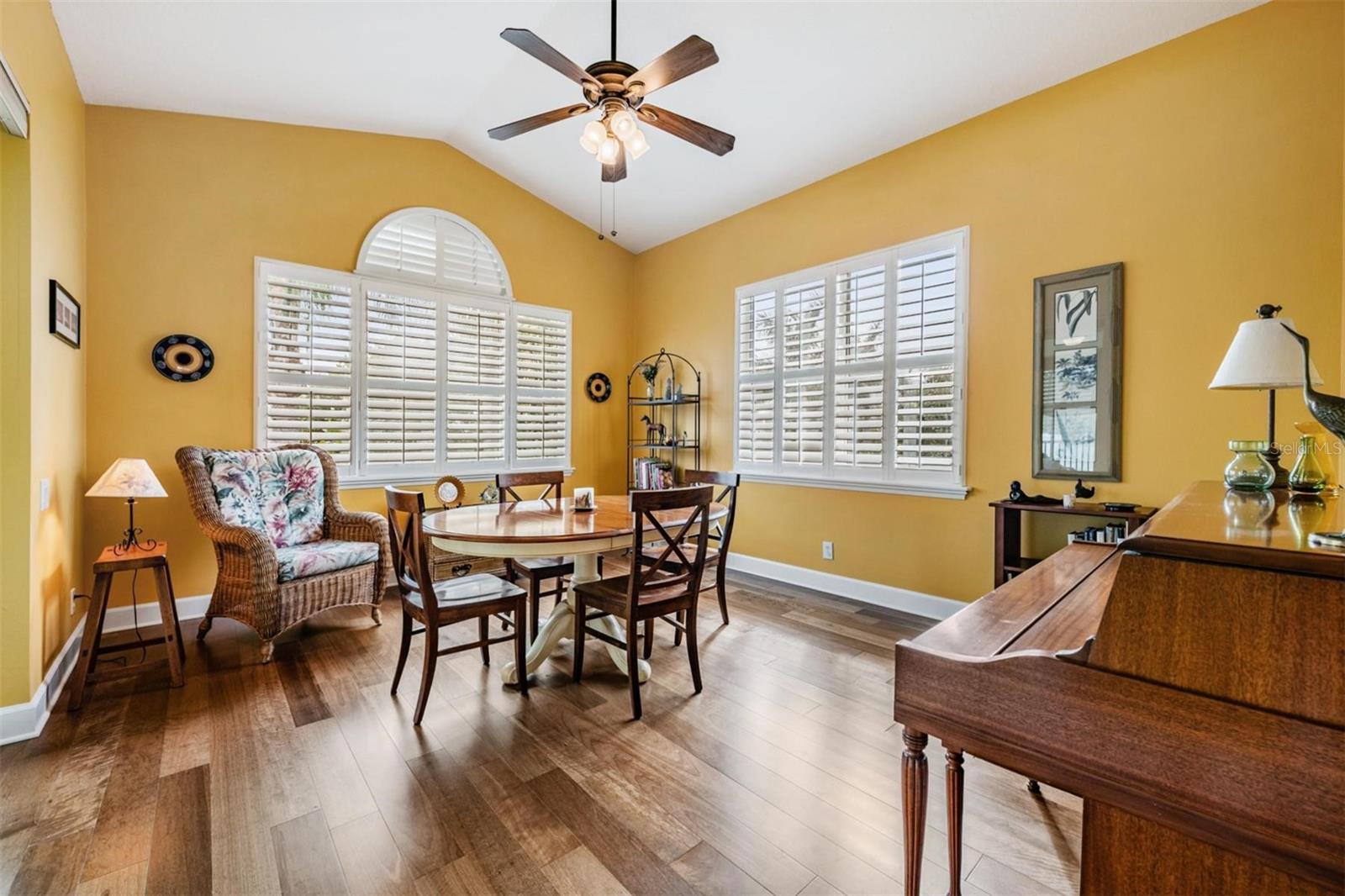 Image 32 of 92 For 116 Carlyle Circle