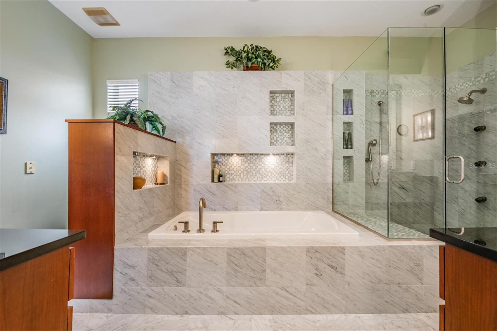 Image 49 of 92 For 116 Carlyle Circle